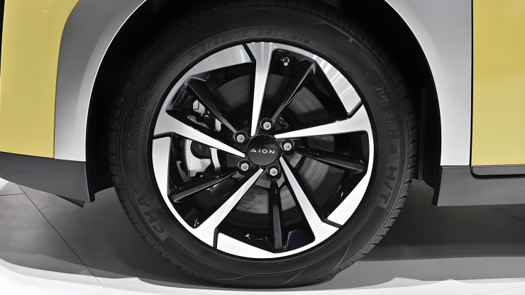 Aion Y electric crossover