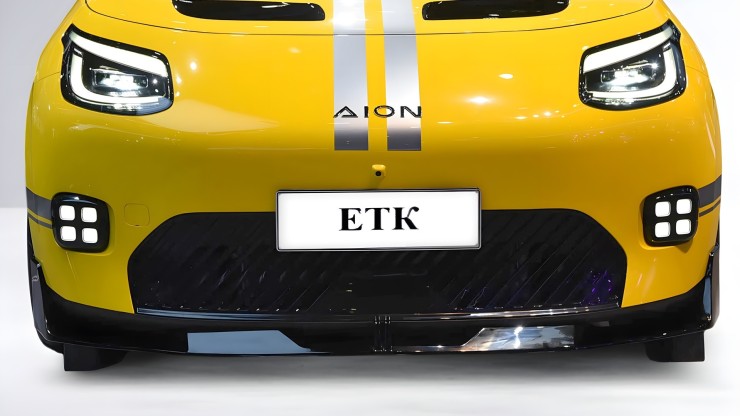 Електричний хетчбек Aion UT