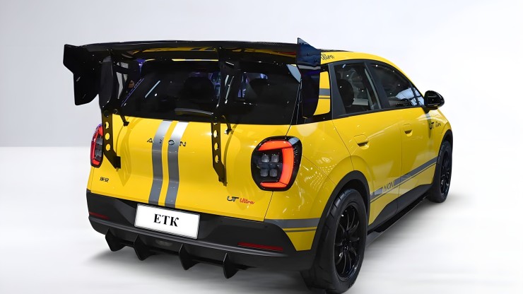 Electric hatchback Aion UT
