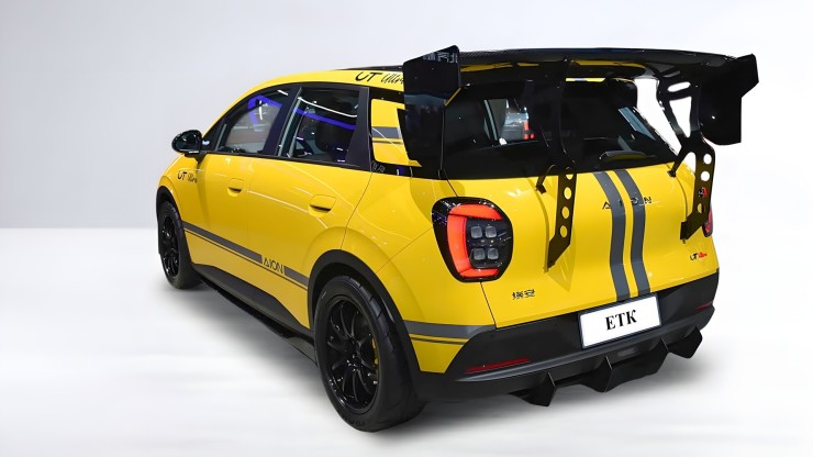 Electric hatchback Aion UT