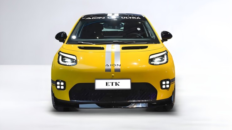 Electric hatchback Aion UT