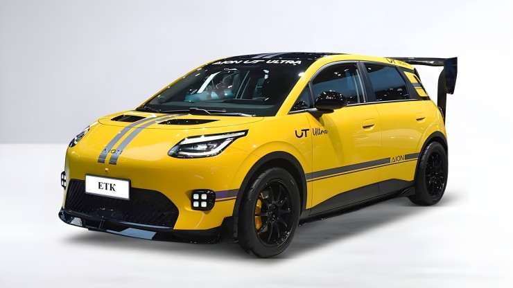Electric hatchback Aion UT