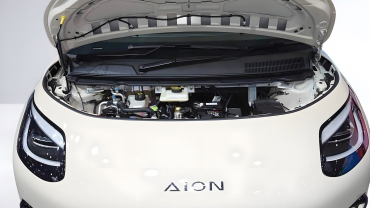 Електричний хетчбек Aion UT