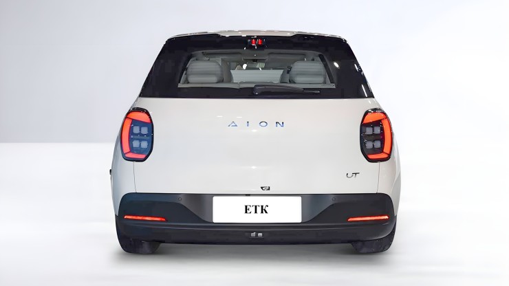 Electric hatchback Aion UT