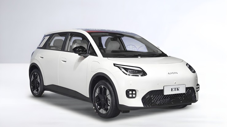 Electric hatchback Aion UT