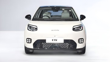 Electric hatchback Aion UT 2