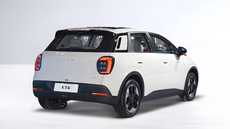 Electric hatchback Aion UT