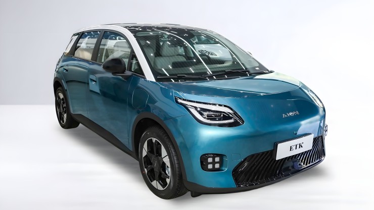 Electric hatchback Aion UT