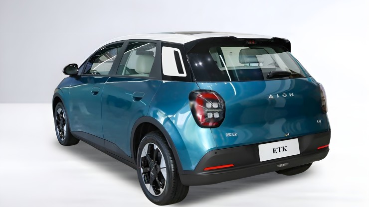 Electric hatchback Aion UT