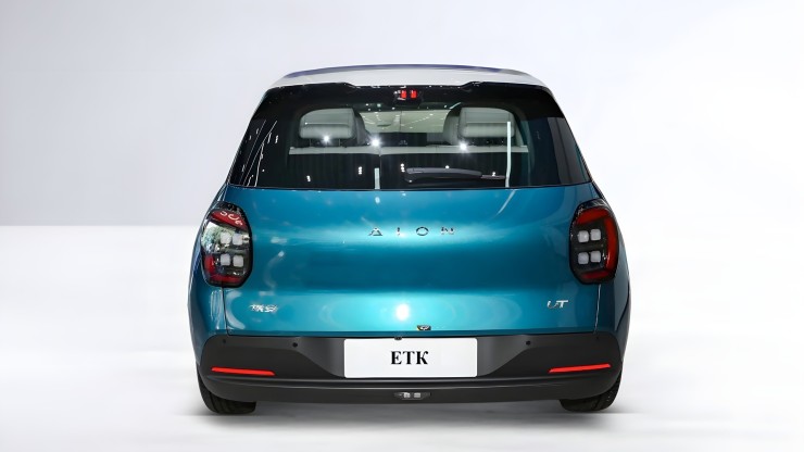 Electric hatchback Aion UT