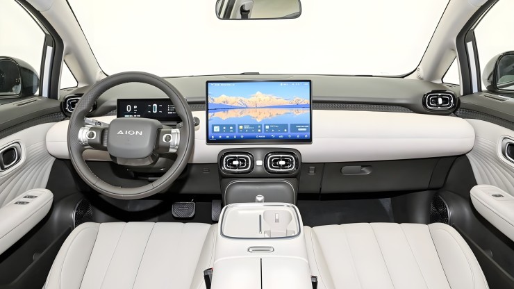 Electric hatchback Aion UT