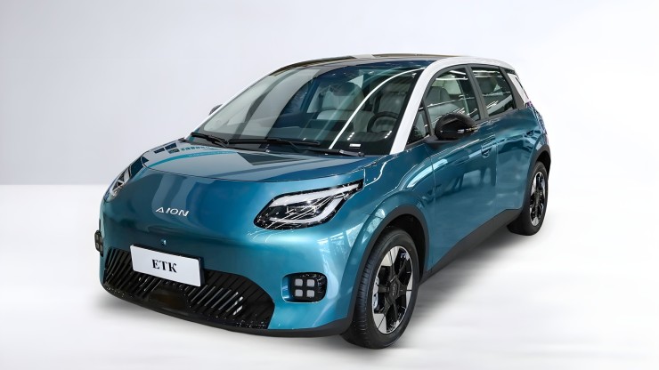 Electric hatchback Aion UT