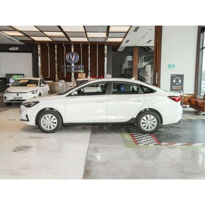 Чотиридверний седан EADO 460 EV