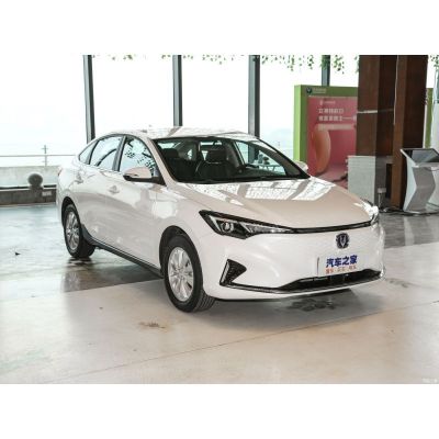 Чотиридверний седан EADO 460 EV