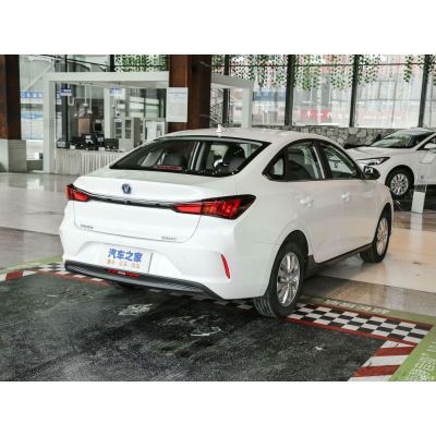 Чотиридверний седан EADO 460 EV