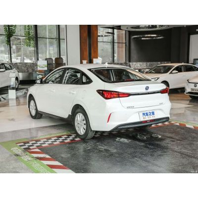 Чотиридверний седан EADO 460 EV