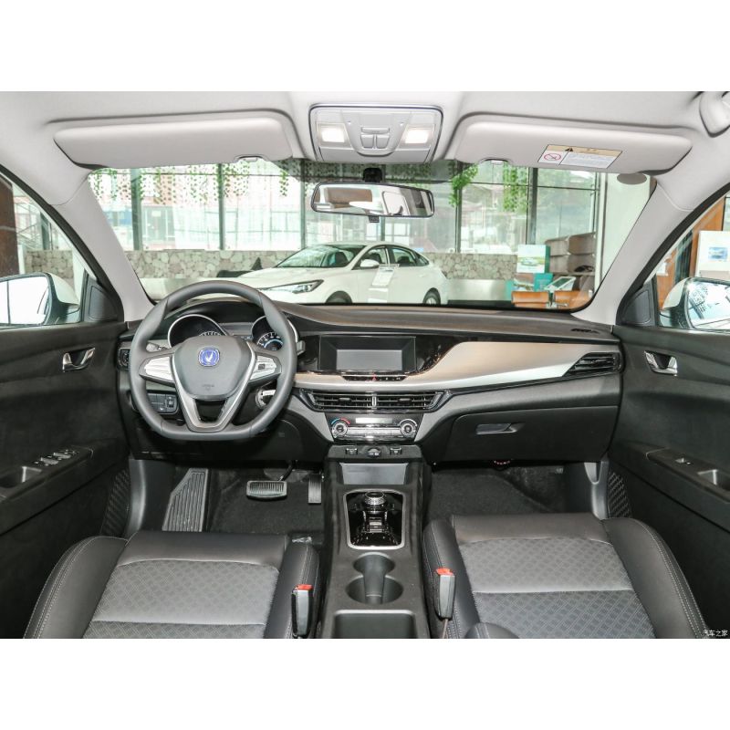 Чотиридверний седан EADO 460 EV