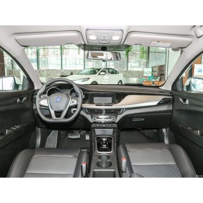 Чотиридверний седан EADO 460 EV