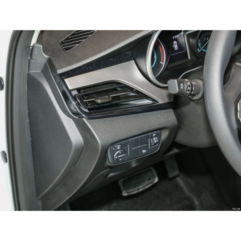 Чотиридверний седан EADO 460 EV