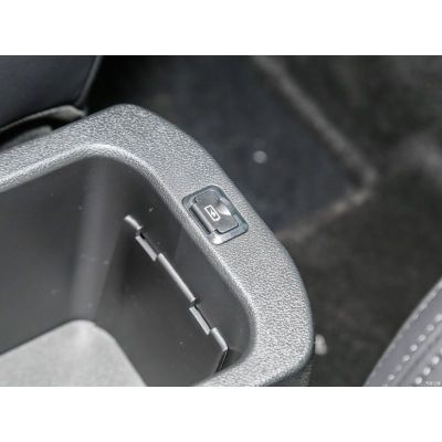Чотиридверний седан EADO 460 EV