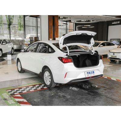 Чотиридверний седан EADO 460 EV