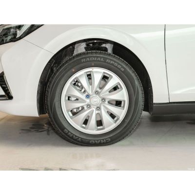 Чотиридверний седан EADO 460 EV