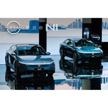 Великий чотиридверний седан N7ev 2