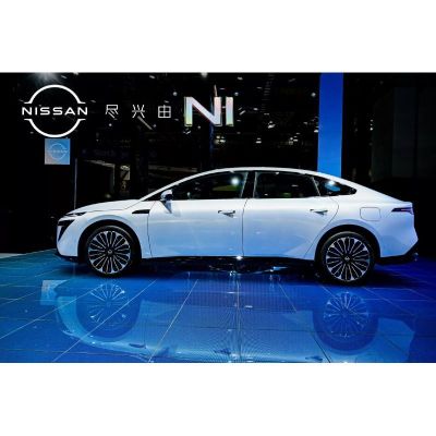 Великий чотиридверний седан N7ev