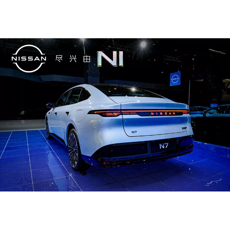 Великий чотиридверний седан N7ev
