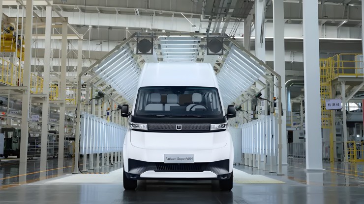 Electric cargo minivan Farizon SuperVan