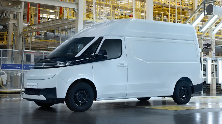 Electric cargo minivan Farizon SuperVan