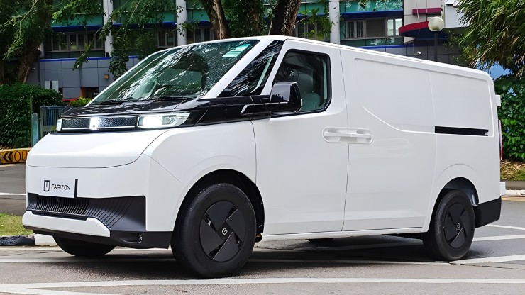 Electric cargo minivan Farizon SuperVan