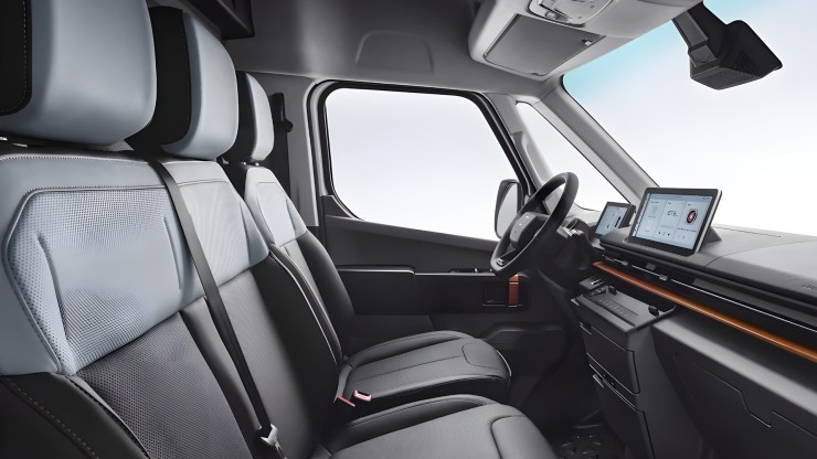 Electric cargo minivan Farizon SuperVan
